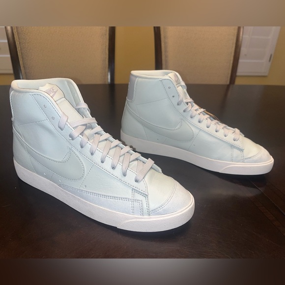 New Nike Blazer Mid 77 Barely Silver Sneaker Shoes - Picture 4 of 12